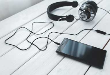 1亿天价太离谱！3000万捡漏稳赚，曼联锋线引援要变天？